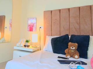 Lana Larsen webcam model stream image