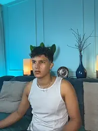 Leo_Savage_ webcam model stream image