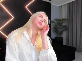 Julia-Robertson webcam model stream image