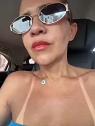 intact_w webcam stripchat model stream image