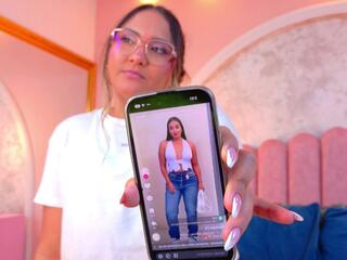 Mia Laurent webcam flirt4free model stream image