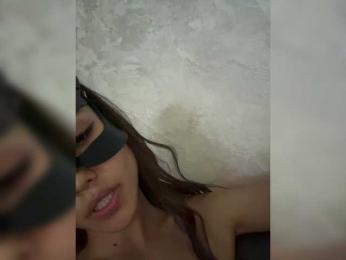 Azia_love_ webcam model stream image