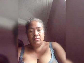 Aiiina webcam bongacams model stream image