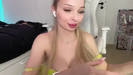 HannaXLove webcam stripchat model stream image
