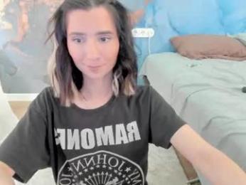 crystalnut webcam model stream image
