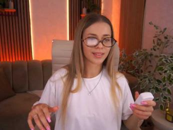 LoveeDove webcam model stream image