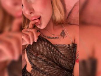 Babyblonde webcam model stream image