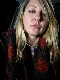 SheIsSomething webcam model stream image