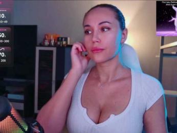 QWEENII webcam bongacams model stream image