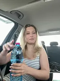 MileySummer webcam model stream image