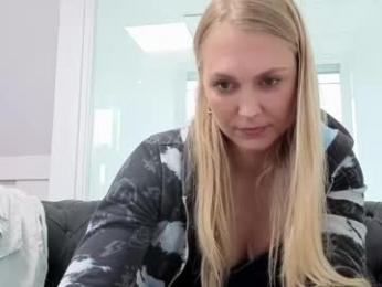 siswet19 webcam chaturbate model stream image