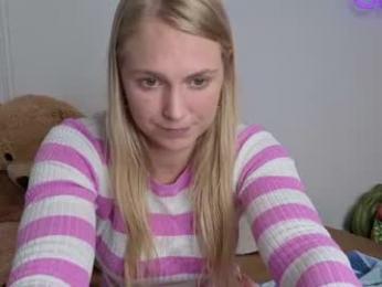 siswet19 webcam chaturbate model stream image