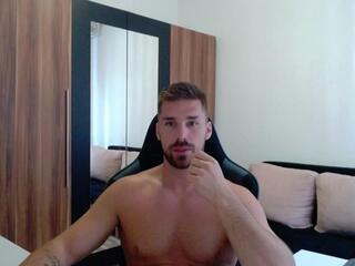 Darius Giles webcam model stream image