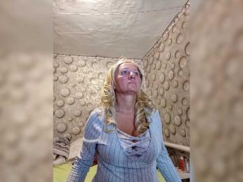 FameLara webcam model stream image