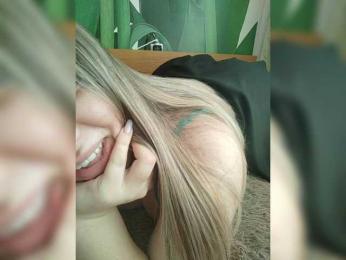 KissMyLipsXx webcam model stream image