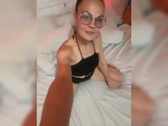 HARDtwix webcam bongacams model stream image