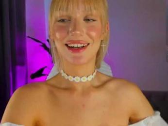 IceStrawberry webcam model stream image