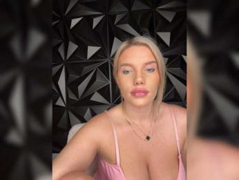 LYALYAtop webcam model stream image