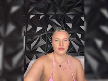 LYALYAtop webcam model stream image