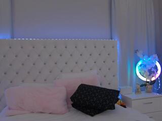 B Alice webcam model stream image