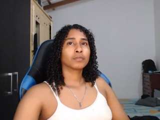 yohatinelly webcam preview