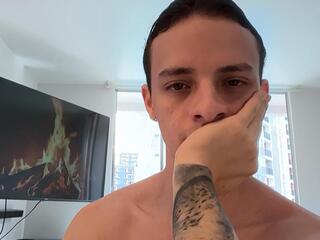 Walker Brown webcam model stream image