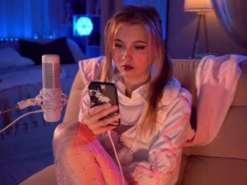HoneyCherry webcam model stream image