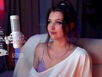 HoneyCherry webcam bongacams model stream image