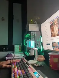 NniuAh webcam model stream image