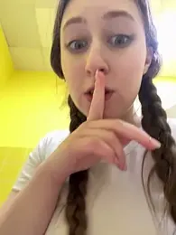 FroggyAnna webcam model stream image