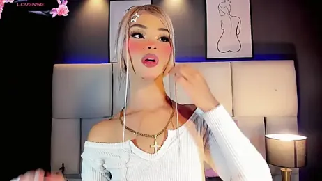 Kornylovee webcam model stream image