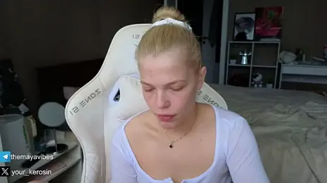 Maya_NextDoor webcam model stream image