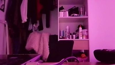 Larafoxok webcam model stream image