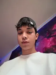 RoughDiamond_ webcam model stream image