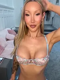 Allana29 webcam stripchat model stream image