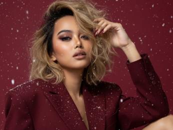 YoshiJenner webcam model stream image