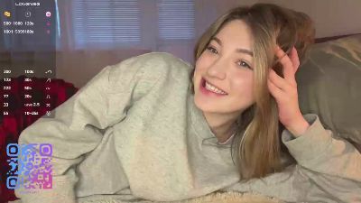 kellynaive webcam model stream image