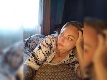 Tanysha-1 webcam bongacams model stream image