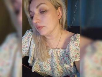 Tanysha-1 webcam bongacams model stream image