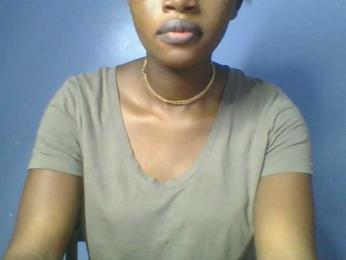 Sweetchely webcam bongacams model stream image