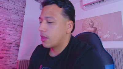 MaxTurner_ webcam model stream image