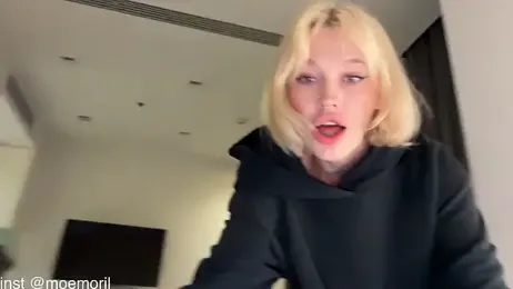 Golden_Aline webcam stripchat model stream image