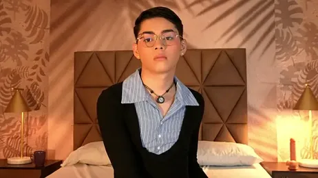 Maxi_little webcam model stream image