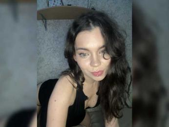 Emilyy19 webcam bongacams model stream image