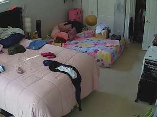 voyeurcam-house-charleys-room webcam model stream image