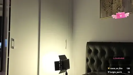SophieTrner webcam model stream image