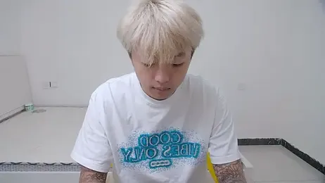 Chocolates-001 webcam model stream image