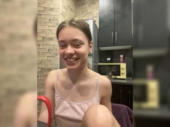 18YoungPussy18 webcam model stream image