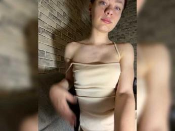 18YoungPussy18 webcam model stream image