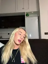 Strongqueen webcam model stream image